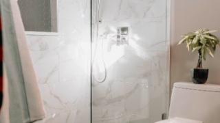 Тенденции в дизайна на плочки за баня - как да създадем модерна и функционална баня