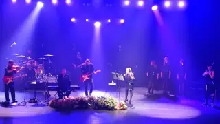 Лили взриви легендарната зала "Олимпия" в Париж (ВИДЕО)