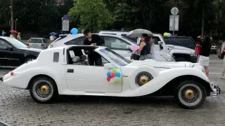 Абитуриенти 2026: От "Жигули" до "Брабус" в парада на суетата в София