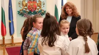 С детска снимка, стих и пожелания: Политиците поздравиха децата за 1 юни