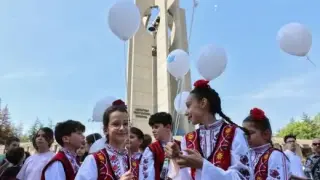 Деца отправиха апел за мир от Международната асамблея „Знаме на мира“