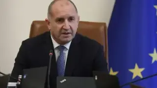 Радев: Научихме, че ще купуваме F-16, ще режем майчинството и ще намаляваме пенсиите - нищо не е вярно